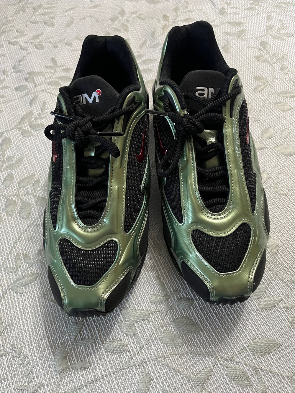 Like NEW Women's Nike Air Max
Muse Athletic Shoes Black/Oil
Green MSRP $170 - Picture 2 of 5